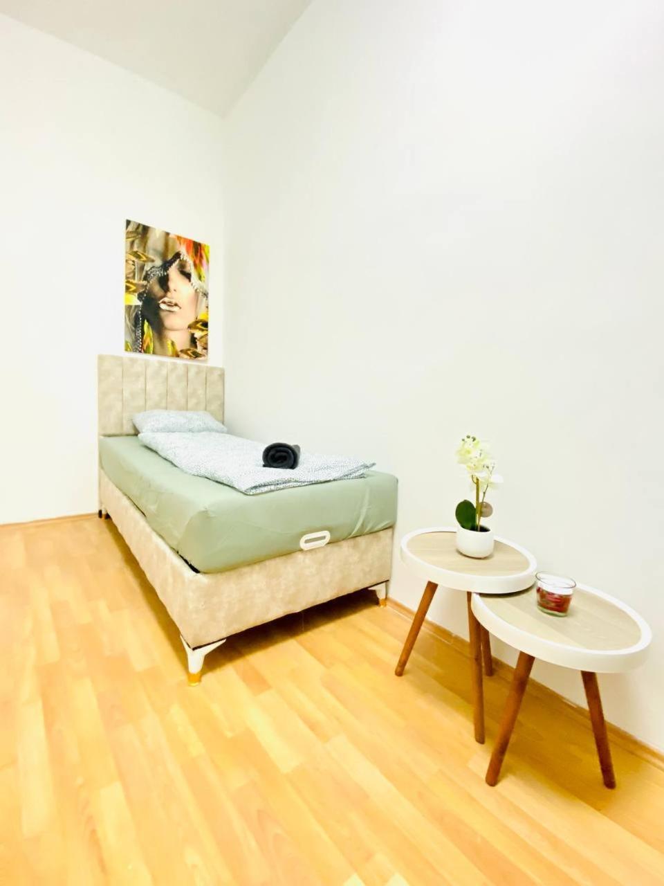 Comfortable In The 23rd District Of Fr4 Gazde/Camere de închiriat Viena