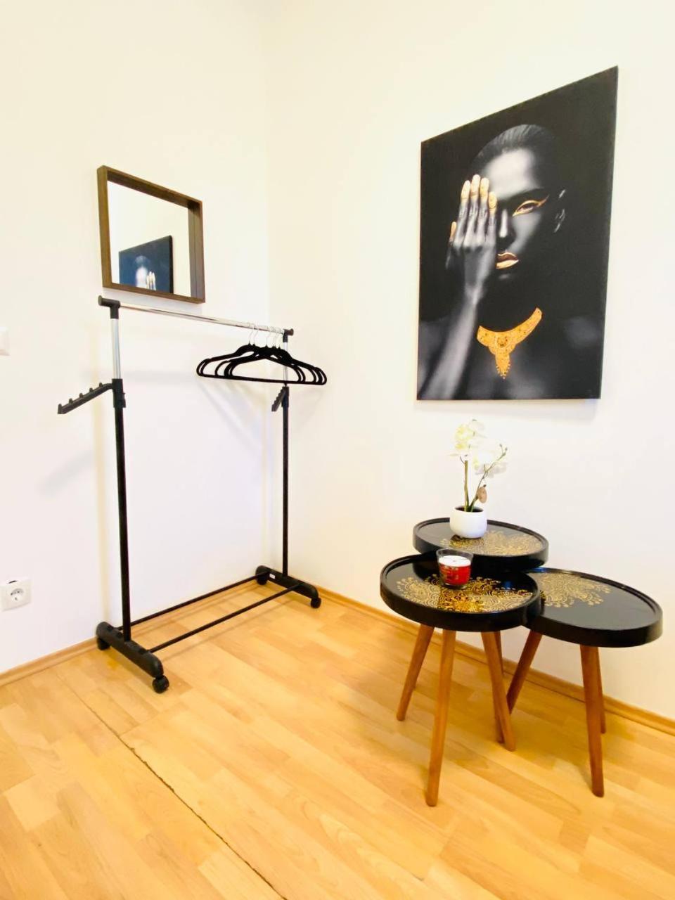 Comfortable In The 23rd District Of Fr4 Gazde/Camere de închiriat Viena