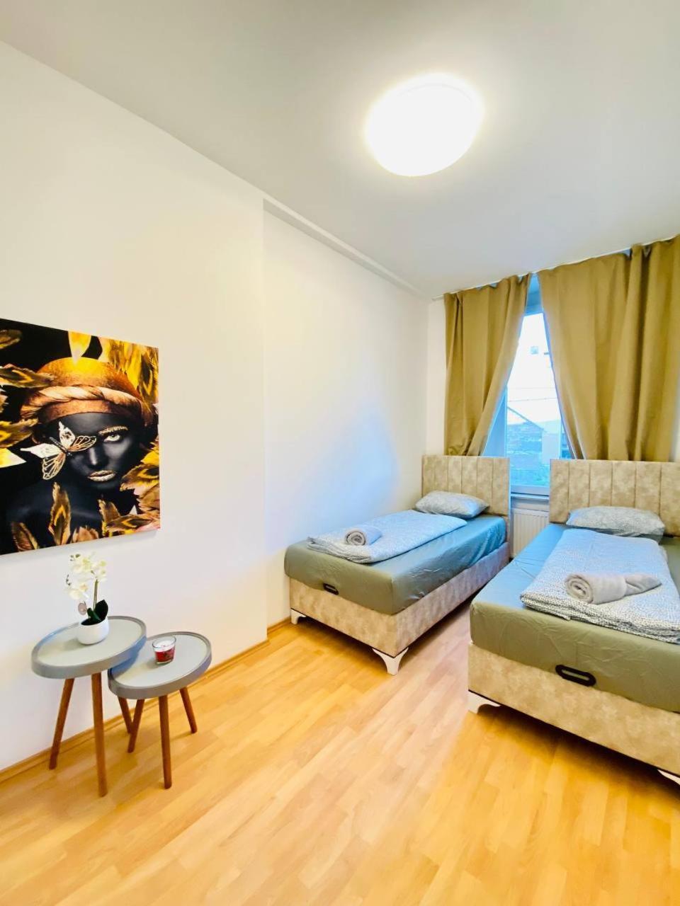 Gazde/Camere de închiriat Comfortable In The 23rd District Of Fr4