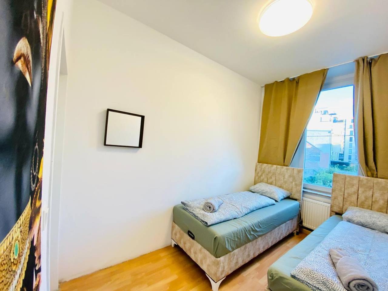 Gazde/Camere de închiriat Comfortable In The 23rd District Of Fr4